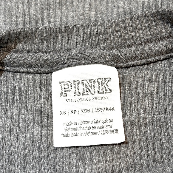 PINK Victoria’s Secret Gray Ribbed Tee Shirt Sz XS - Picture 4 of 5